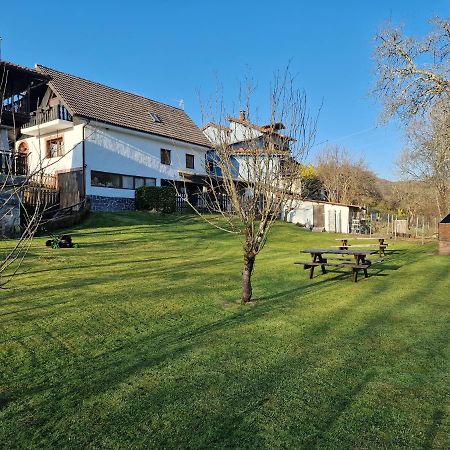 Vivienda Vacacional Con Jardin Y Barbacoa Onís Exteriér fotografie